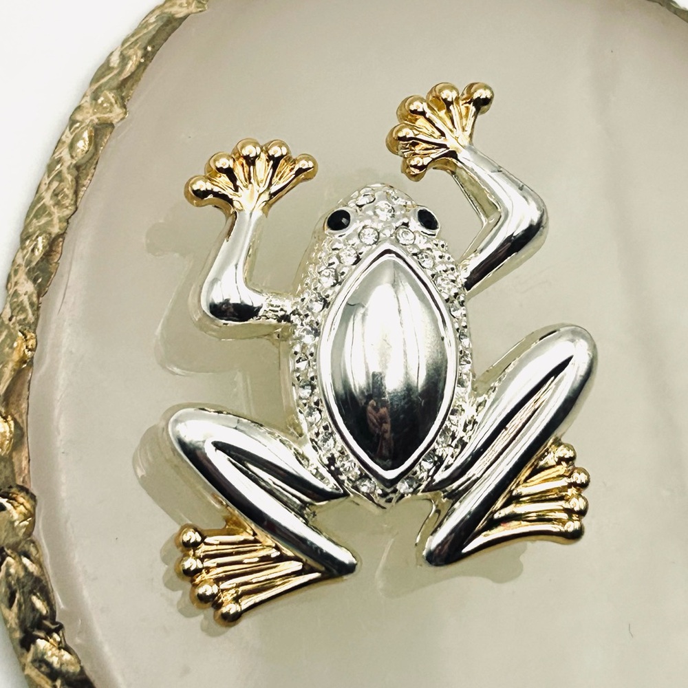 Signed vintage Rhinestone Silver & gold tone frog road Brooch pin
